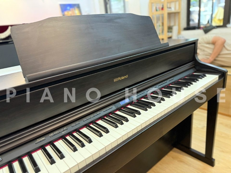 Cận cảnh ROLAND HP-605 DR tại Piano House